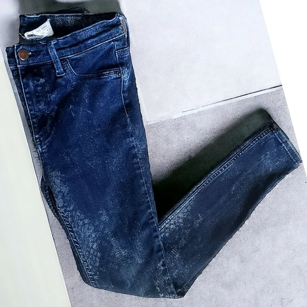 Free People Jeggings Blue Denim Marbled 27 Y2K Stretchy Casual Skinny Girl Jeans